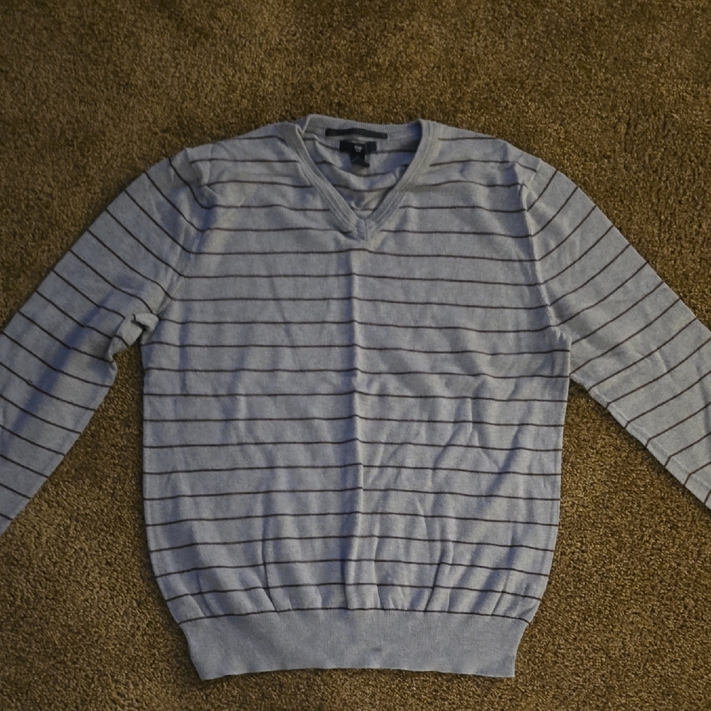 GAP Men's Light Gray V-Neck Sweater